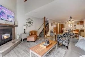 Sloane Condo for Families Golfers and Girls Trips - Wonewoc