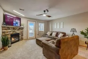 Lakefront Haven for Families Golfers and Girls Trips - Lake Delton