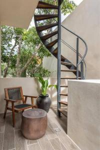 Luxury Penthouse Studio with Private Rooftop & Pool