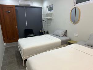 Cendhani Raras Gallery