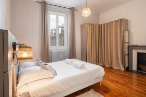 Appartements Appartement spacieux et chaleureux coeur de ville : photos des chambres
