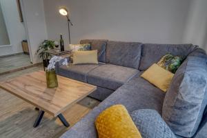 Cozy Modern Apartment