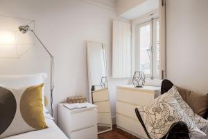 Romantic Gem in Santos