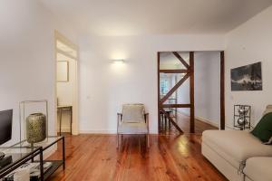 Romantic Gem in Santos