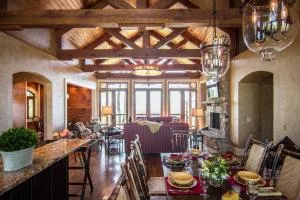 Buttercup Haven - Sweeping Mountain Views - 5 Star Rated Home - Hot Tub - Tiger