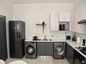 Elcaro Luxury Villas-Urban Taupe