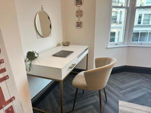 Heart of Brighton Lanes -Pavilion, Pier, Theatre