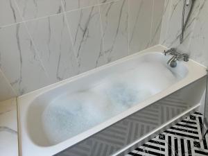 Heart of Brighton Lanes -Pavilion, Pier, Theatre