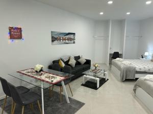 Funchal-Studio-Sleeps4-FreeParking