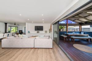 Waterfall Gully Retreat with Gas heated Pool