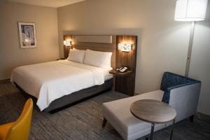 King Suite room in Holiday Inn Express Hotel & Suites West Chester an IHG Hotel