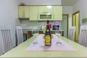 Apartment in Pirovac with sea view, terrace, air conditioning, WiFi (4925-2)