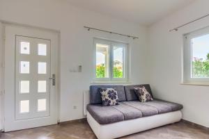 Apartment in Pirovac with terrace, air conditioning, WiFi (4925-3)