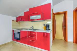 Apartment in Pirovac with sea view, terrace, air conditioning, WiFi (4925-1)