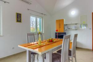 Ferienwohnung in Pirovac mit Terrasse, Klimaanlage, W-LAN (4925-4)