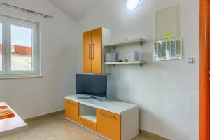 Ferienwohnung in Pirovac mit Terrasse, Klimaanlage, W-LAN (4925-4)