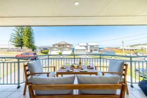 Bel Air, 8A Ocean Ave - pet friendly, water views and air con