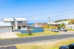 Bel Air, 8A Ocean Ave - pet friendly, water views and air con