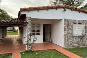 Chalet antiguo con vista al rio - Paso Patria