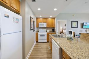 Beachfront Stunning view 100 ft long swimming pool