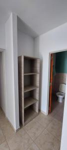 CASA CON PILETA Y COCHERa