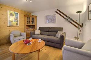 Monteilly C26 next to cable car