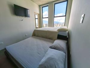 906A URBN Barrio Escalante Estudio con AC y Parqueo