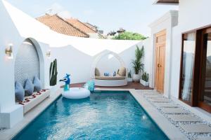 Biệt Thự Có Hồ Bơi Riêng (Villa with Private Pool)