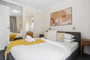 Riverside Elegance Central 1BR 1BA Apartment