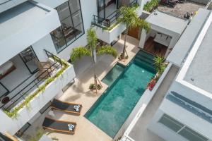 Casa Embra - Chic & Tropical 4-Bedroom Villa in Central Berawa