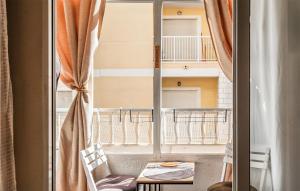 Stunning Apartment In Torrevieja