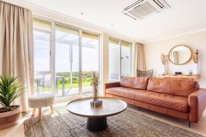 Dolphin Beach cabana Luxe beach cabana voor 4 personen direct aan het strand