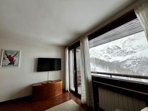 Cervinia Ski In Ski Out - Spacious Apartment