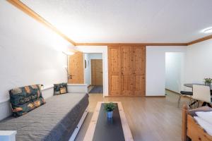 2203 Modernes Studio mit Balkon