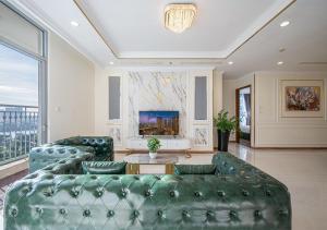 The Vinhomes Central Park Apartments - The Buildings Surrounding Landmark 81