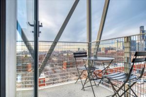 South Loop 2br w rooftop 3 blocks to grant park CHI-1018