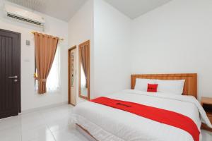 RedDoorz Plus Syariah near Mall Boemi Kedaton Lampung