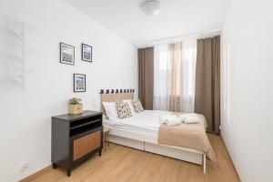 1-Bedroom Apartment near Warsaw Old Town by ECRU Apartments WWA58