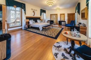 Suite with Mountain View room in Sintra Marmoris Palace