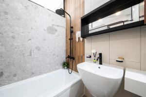 Phòng Hai Giường Đơn Loại Sang (Deluxe Twin Room)