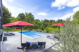 Red House Kraj Drage - Villa with Swimming Pool and Playground