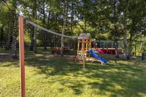 Red House Kraj Drage - Villa with Swimming Pool and Playground