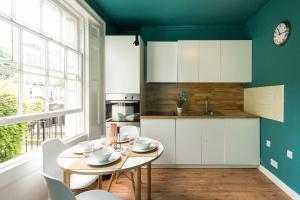 Camden Apartment By Morethanstays