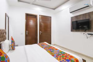 FabHotel Premium Villa Chatterpur
