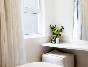 Secure, Peaceful Modern Cottage for Two