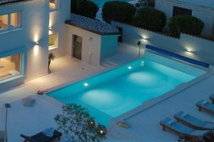 Villa VOGUE with pool 300m from the beach near Pula 