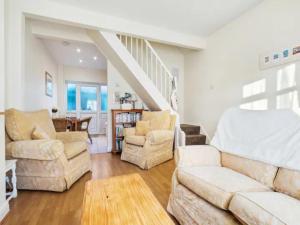 Pass the Keys 55 Heworth Village Wonderfully Cosy Family Home in York