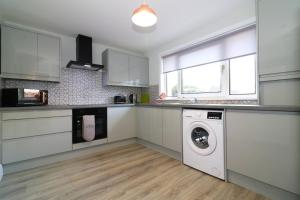 Signature - Salisbury House