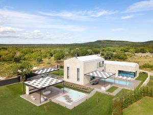 Opulent Istria Villa - 4 Bedrooms - Villa Vita - Indoor and Outdoor Pool - Sauna 