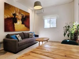 Railway House 1BR Apt w front yard - Nahr al Mawt